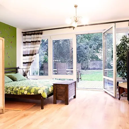 Lovely Garden Flat Near Royal Park Varsovia Habitación foto