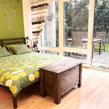 Lovely Garden Flat Near Royal Park Varsovia Habitación foto