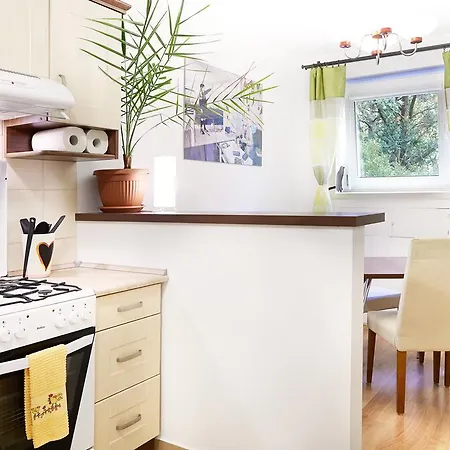 Lovely Garden Flat Near Royal Park Varsovia Habitación foto