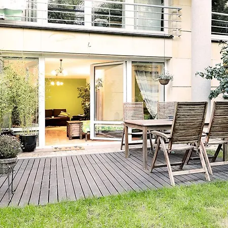 Lovely Garden Flat Near Royal Park Varsovia Habitación foto
