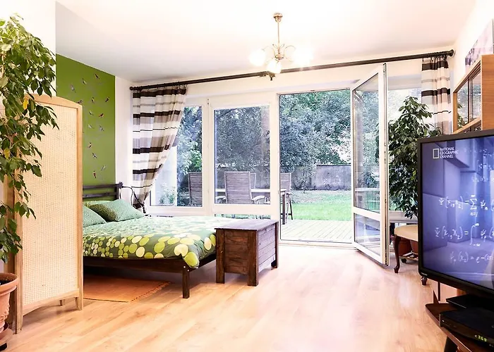 Lovely Garden Flat near Royal Park