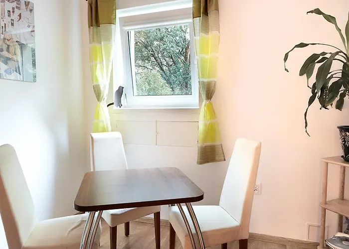 Lovely Garden Flat Near Royal Park