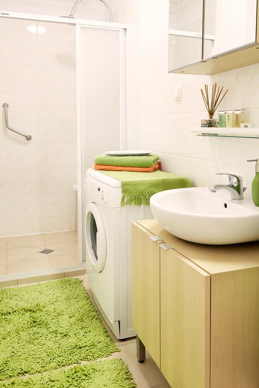 Lovely Garden Flat Near Royal Park Апартаменти Варшава
