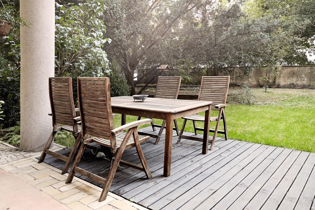 Lovely Garden Flat Near Royal Park Warschau