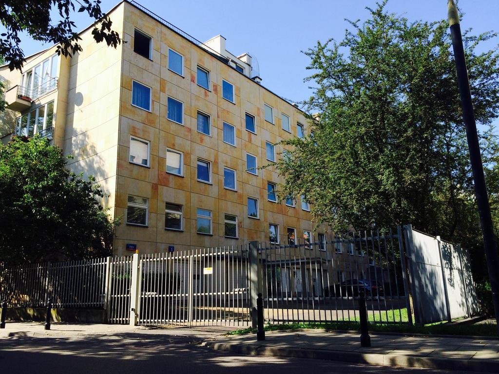Апартаменти Lovely Garden Flat Near Royal Park Варшава
